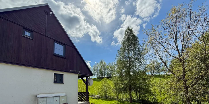 Chaty v Čisté v Krkonoších až pro 8 osob: sjezdovky, výlety a v létě bazén