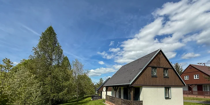 Chaty v Čisté v Krkonoších až pro 8 osob: sjezdovky, výlety a v létě bazén