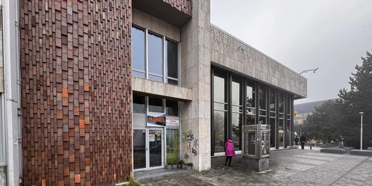 Masáž zad nebo celotělová, reflexní terapie nohou i lávové kameny