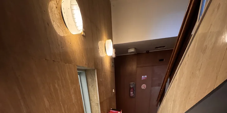 Masáž zad nebo celotělová, reflexní terapie nohou i lávové kameny