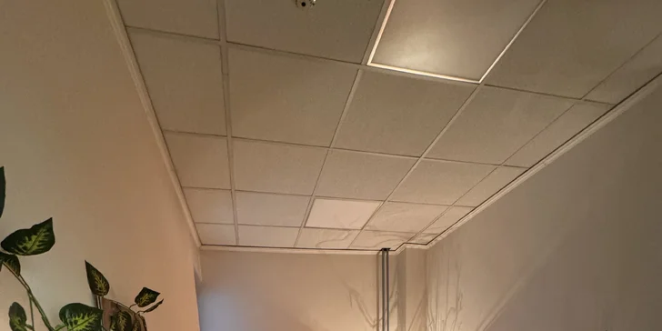 Masáž zad nebo celotělová, reflexní terapie nohou i lávové kameny