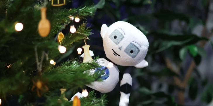 Zabavte své ratolesti: vstup do iQPARKu pro dospělé a děti a plyšový RobiQ k tomu