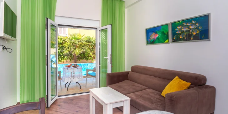 Přímořská pohoda v Černé Hoře: apartmány kousek od pláže i venkovní bazén