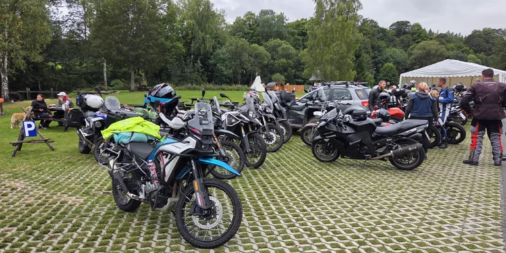 Motokeška: motorkářská hra plná výzev a hodnotných cen, trasy o délce až 250 km