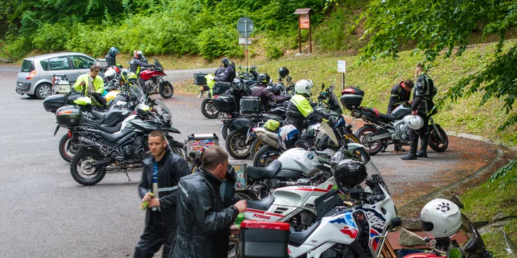 Motokeška: motorkářská hra plná výzev a hodnotných cen, trasy o délce až 250 km