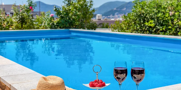 Apartmány nedaleko Sveti Stefan: venkovní bazén, super poloha kousek od moře