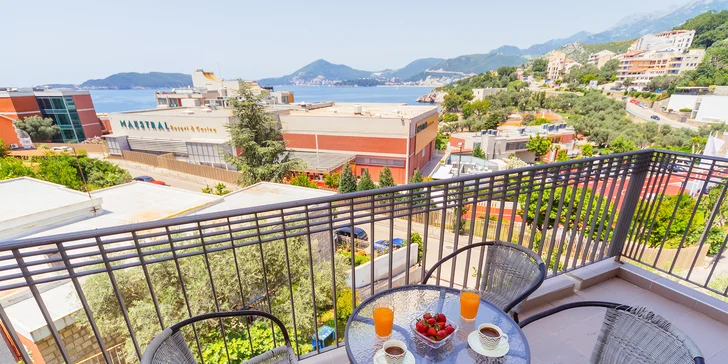 Apartmány nedaleko Sveti Stefan: venkovní bazén, super poloha kousek od moře