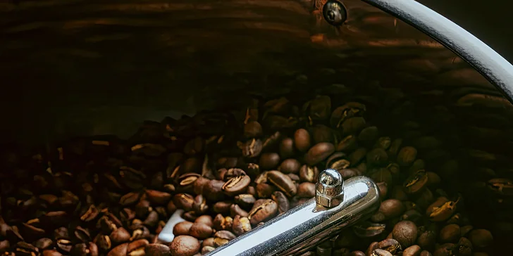 Kurzy domácí přípravy filtru či espressa, nebo zážitkové pražení kávy až pro 5 osob