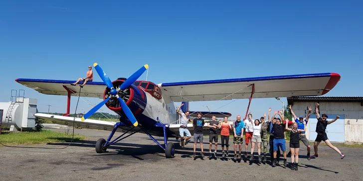 Základní výcvik až se 3 samostatnými seskoky s automatickým otevřením padáku