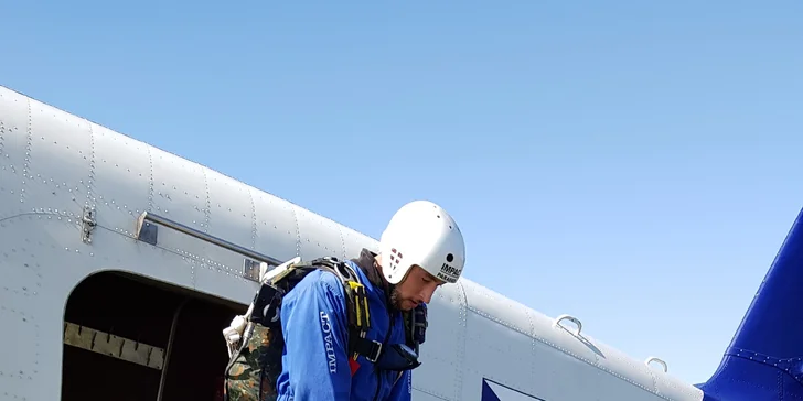 Základní výcvik až se 3 samostatnými seskoky s automatickým otevřením padáku