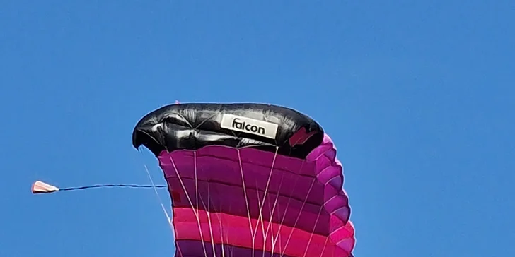 Základní výcvik až se 3 samostatnými seskoky s automatickým otevřením padáku