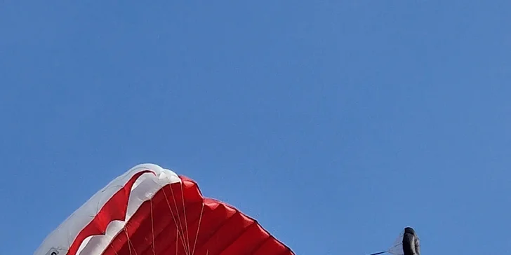 Základní výcvik až se 3 samostatnými seskoky s automatickým otevřením padáku