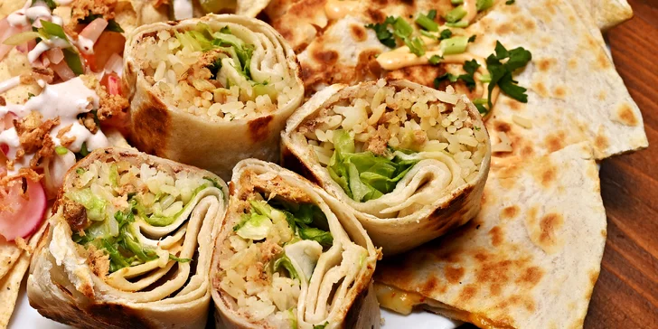 Mexický degustační talíř v centru Prahy vč. modrého frizzante i tradiční buñuelos