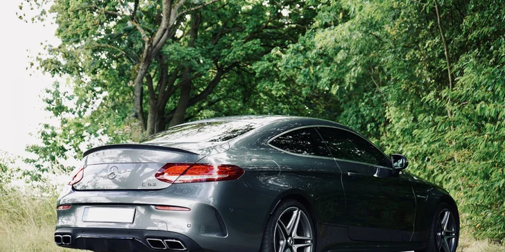 Vstříc rychlosti: pronájem vozu Mercedes Benz C63 AMG na 5–24 hodin i 3 dny
