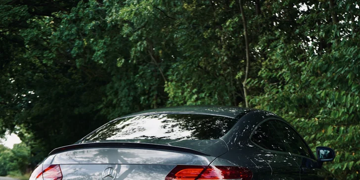 Vstříc rychlosti: pronájem vozu Mercedes Benz C63 AMG na 5–24 hodin i 3 dny
