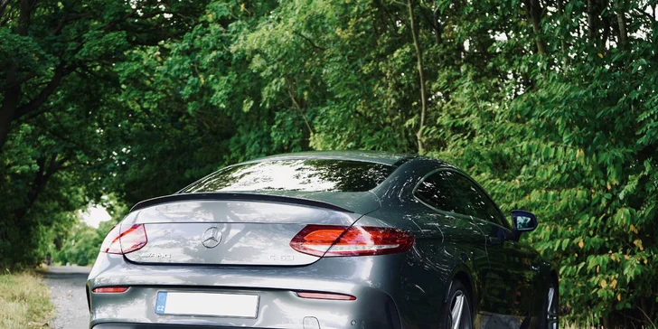 Vstříc rychlosti: pronájem vozu Mercedes Benz C63 AMG na 5–24 hodin i 3 dny