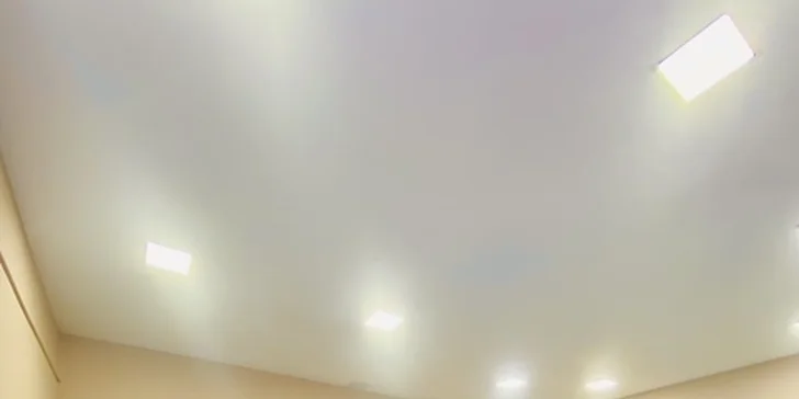 Krásně opálené tělo i v zimě: permanentka na slunění v profesionálním soláriu