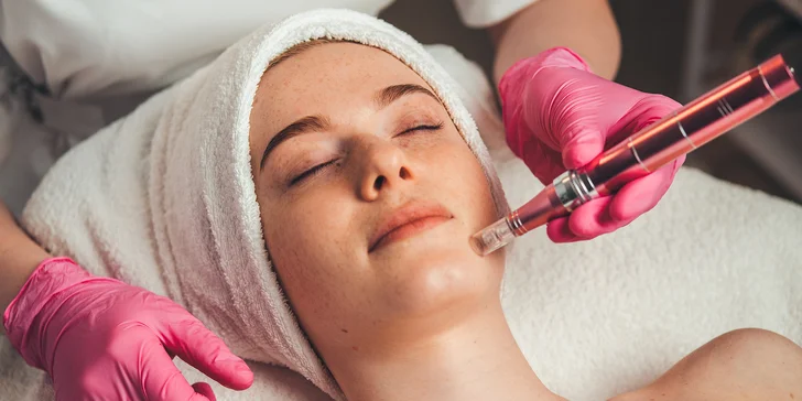 Péče o pleť: hydratační, anti-age i komplexní ošetření, karboxyterapie či mikrojehličkování, 60–105 min.