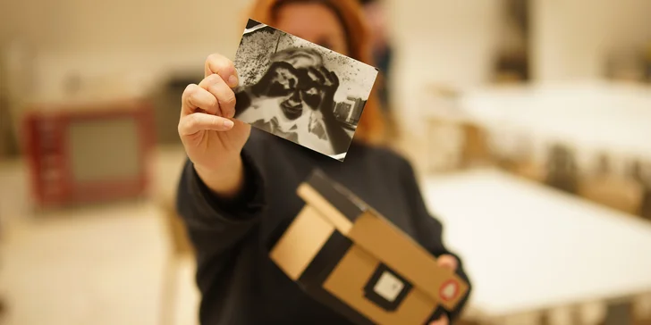 Vyrobte si vlastní fotoaparát: workshop Camera Obscura vč. vyvolání snímků v temné komoře, pro 1 či 2 os.