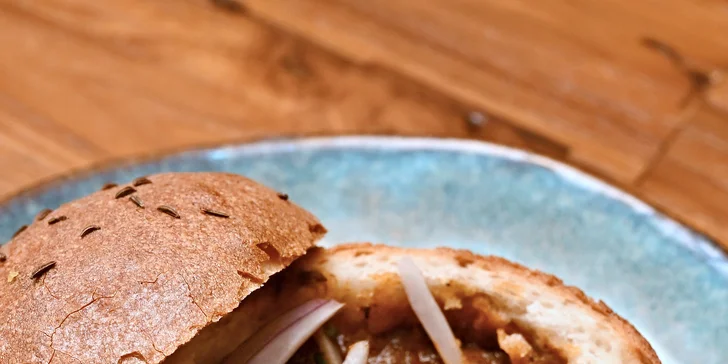 České all you can eat a pivo s folklórní hudbou: předkrmy, svíčková i kachna