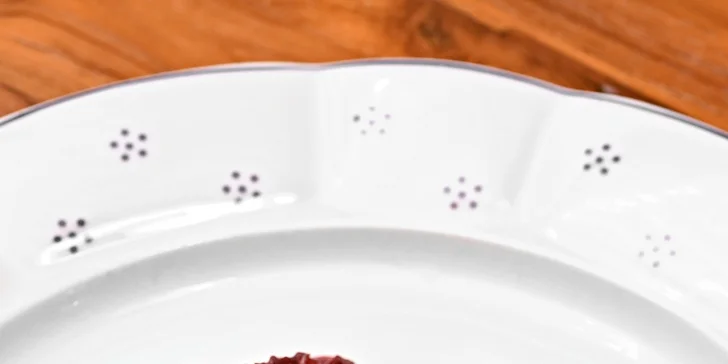 České all you can eat a pivo s folklórní hudbou: předkrmy, svíčková i kachna