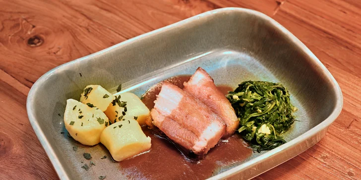 České all you can eat a pivo s folklórní hudbou: předkrmy, svíčková i kachna