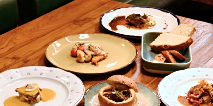 České all you can eat a pivo s folklórní hudbou: předkrmy, svíčková i kachna