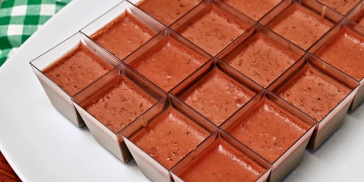 České all you can eat a pivo s folklórní hudbou: předkrmy, svíčková i kachna