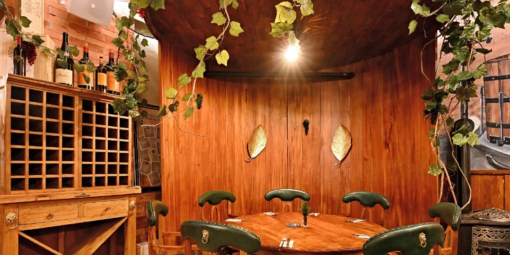 České all you can eat a pivo s folklórní hudbou: předkrmy, svíčková i kachna