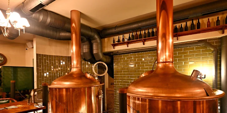 České all you can eat a pivo s folklórní hudbou: předkrmy, svíčková i kachna