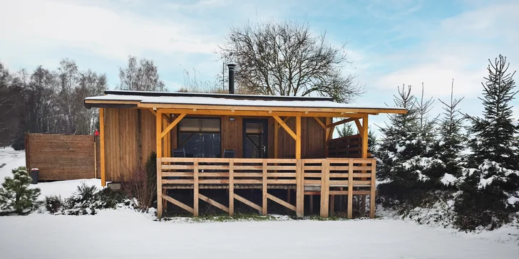 Luxusní chata v kempu na Vysočině: venkovní vířivka a výlety po kraji lesů a rybníků