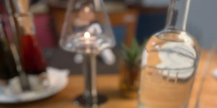 Smlsněte si: čtyřchodové menu s vínem v restauraci La Cave pro 1 či 2 osoby