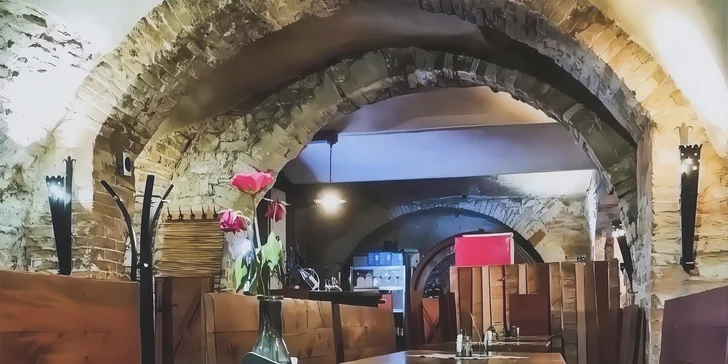 Voucher do restaurace Vinný dvůr v centru Mělníka, 500–1500 Kč