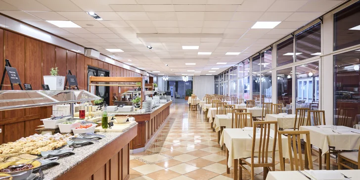 Crikvenica: pobyt ve 4* hotelu se stravou, přímo u pláže