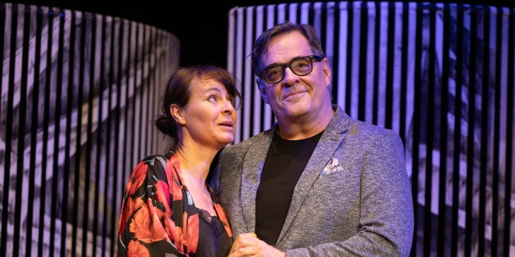 Vstupenka na francouzskou divadelní komedii Co to píšeš, miláčku?