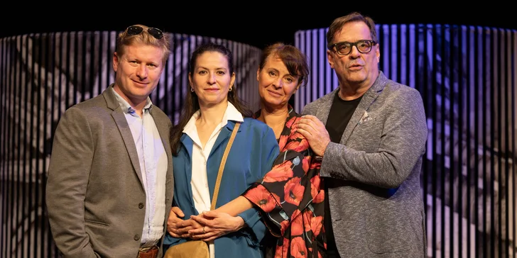 Vstupenka na francouzskou divadelní komedii Co to píšeš, miláčku?