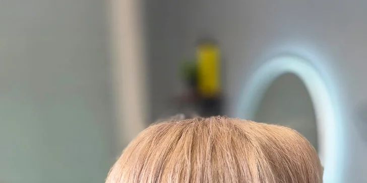 Dámský střih či kombinace s barvením: pro kratší i dlouhé vlasy, 40–120 minut