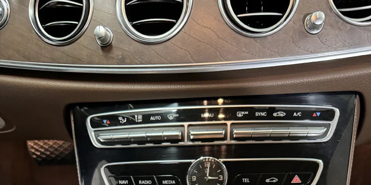 Čištění exteriéru a interiéru i vč. tepování: všechny velikosti aut