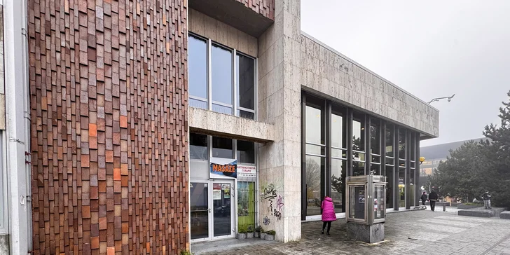 Masáž zad nebo celotělová, reflexní terapie nohou i lávové kameny