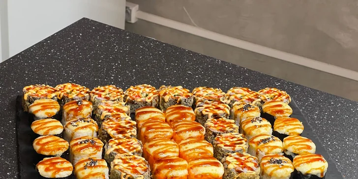 Sushi s sebou: otevřený voucher do bistra v Polabinách na 300, 500 nebo 1000 Kč