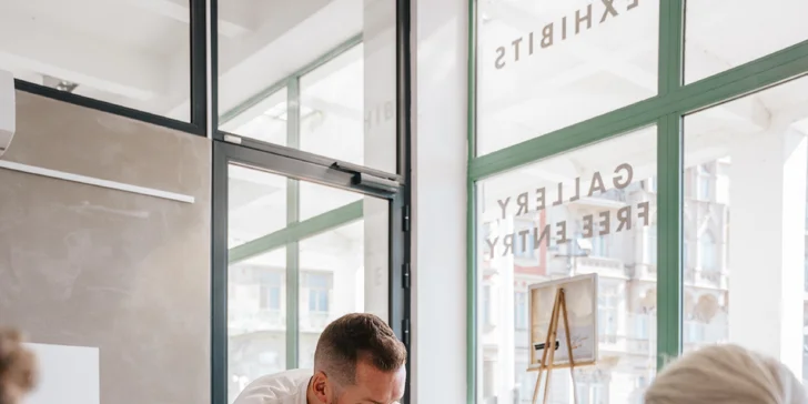 Workshop výroby hodinek TimeWood pro 1 nebo 2 osoby v Praze či Ostravě