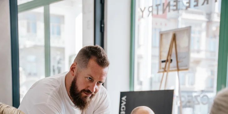 Workshop výroby hodinek TimeWood pro 1 nebo 2 osoby v Praze či Ostravě