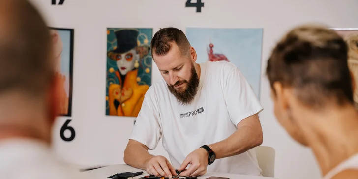 Workshop výroby hodinek TimeWood pro 1 nebo 2 osoby v Praze či Ostravě