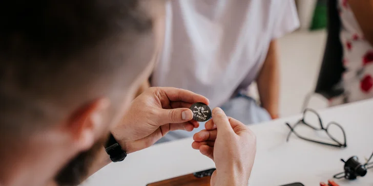 Workshop výroby hodinek TimeWood pro 1 nebo 2 osoby v Praze či Ostravě