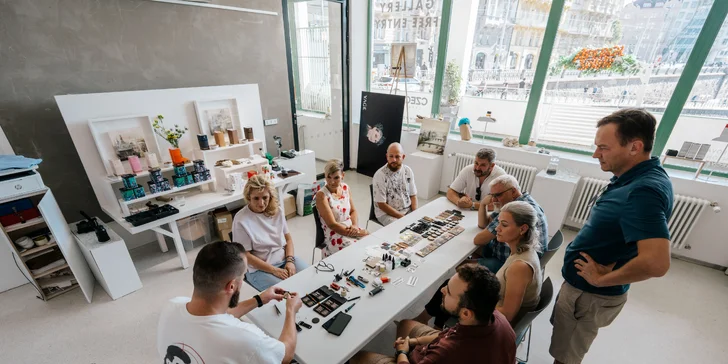 Workshop výroby hodinek TimeWood pro 1 nebo 2 osoby v Praze či Ostravě