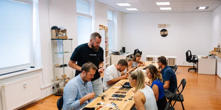 Workshop výroby hodinek TimeWood pro 1 nebo 2 osoby v Praze či Ostravě