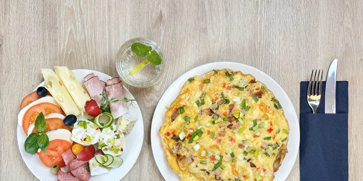 Pobyt v moderním hotelu v Sopotech: snídaně, památky a na pláž 2 km