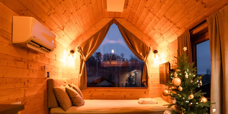 Romantický pobyt ve vybaveném tiny house na východu Čech s koupacím sudem