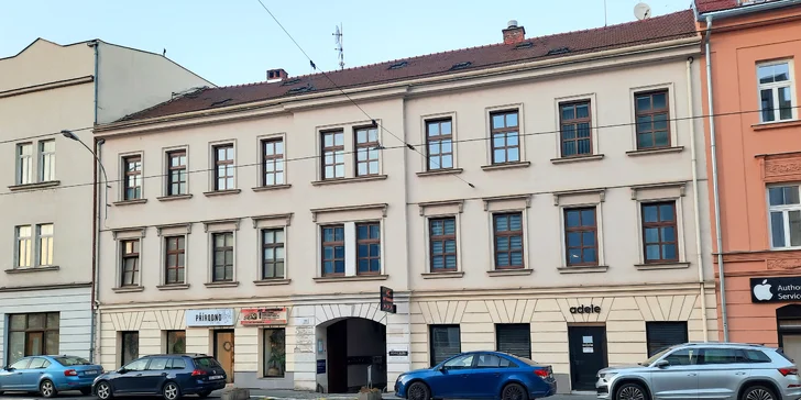 Hodina odpočinku: zeštíhlující anticelulitidní masáž, peeling a ozónový zábal