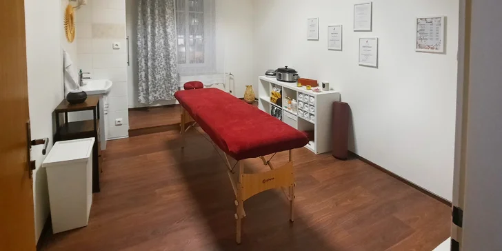 Hodina odpočinku: zeštíhlující anticelulitidní masáž, peeling a ozónový zábal